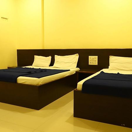 שירדי Sai Madhavi Palace Hotel מראה חיצוני תמונה