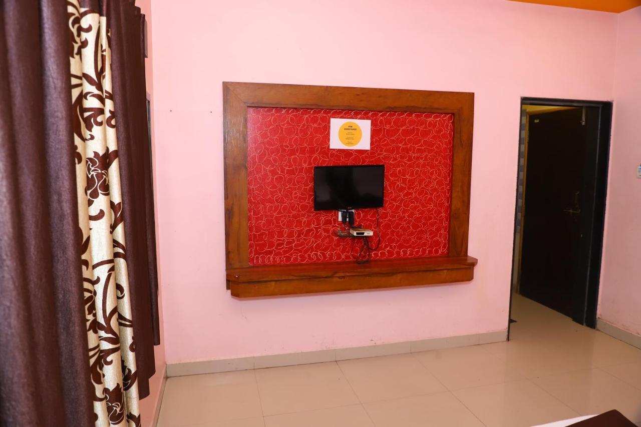 שירדי Sai Madhavi Palace Hotel מראה חיצוני תמונה