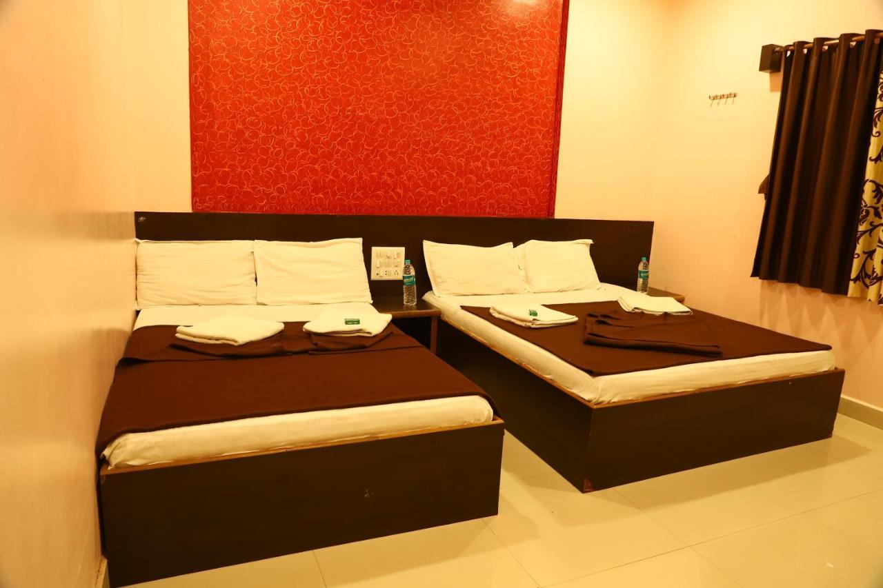 שירדי Sai Madhavi Palace Hotel מראה חיצוני תמונה