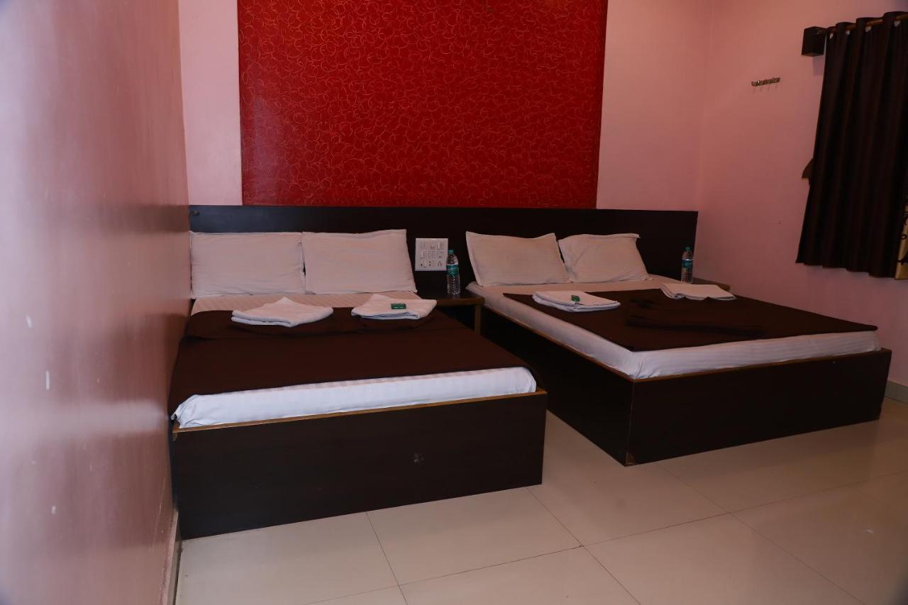 שירדי Sai Madhavi Palace Hotel מראה חיצוני תמונה