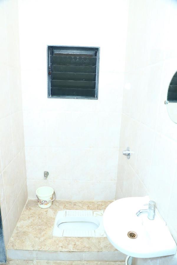 שירדי Sai Madhavi Palace Hotel מראה חיצוני תמונה