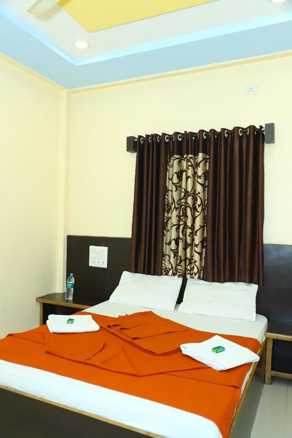 שירדי Sai Madhavi Palace Hotel מראה חיצוני תמונה