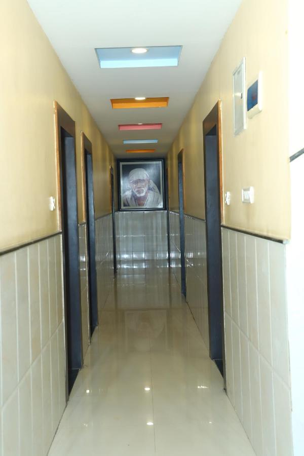 שירדי Sai Madhavi Palace Hotel מראה חיצוני תמונה